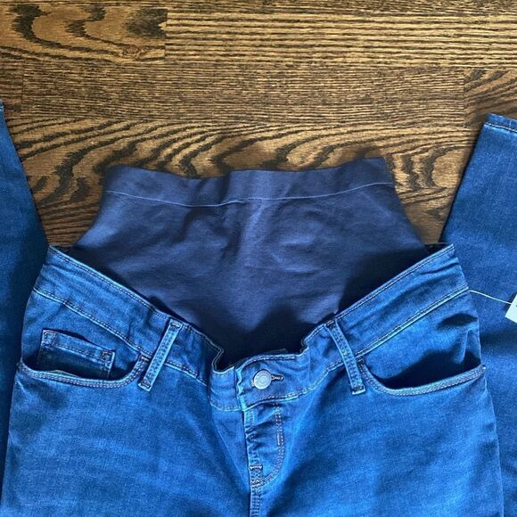 Old navy maternity jeans - Picture 2 of 8